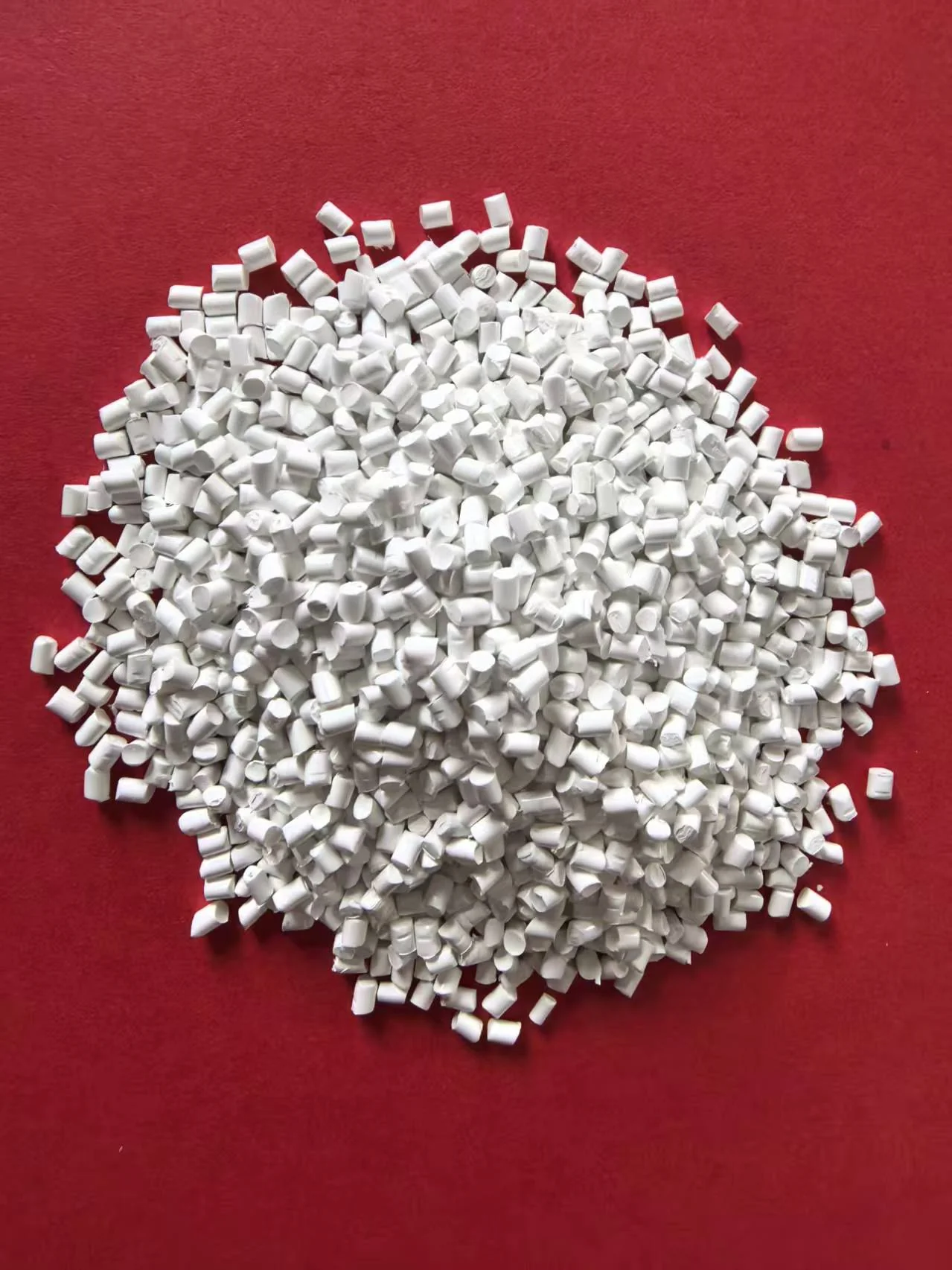 White masterbatch pellets for grade 3450