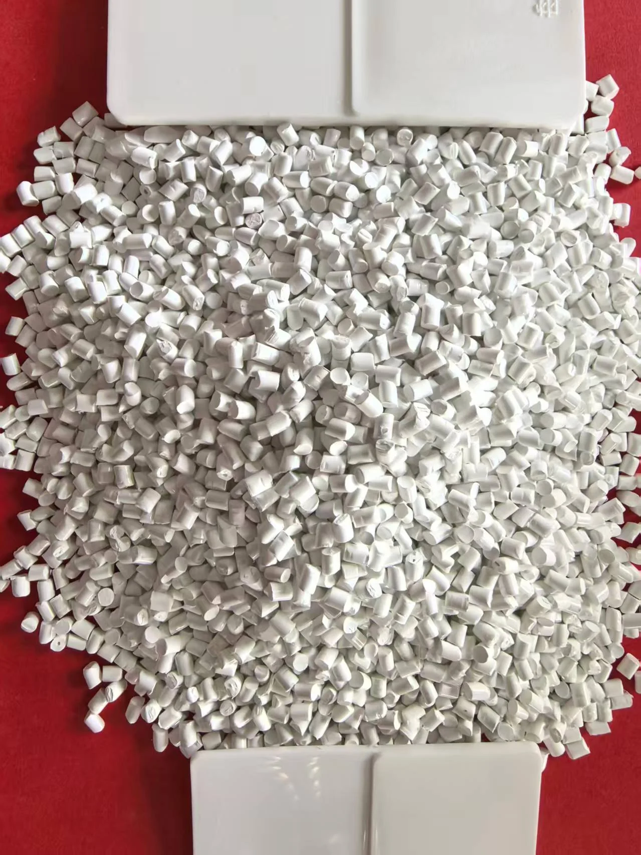 White masterbatch pellets and molded sample plaques